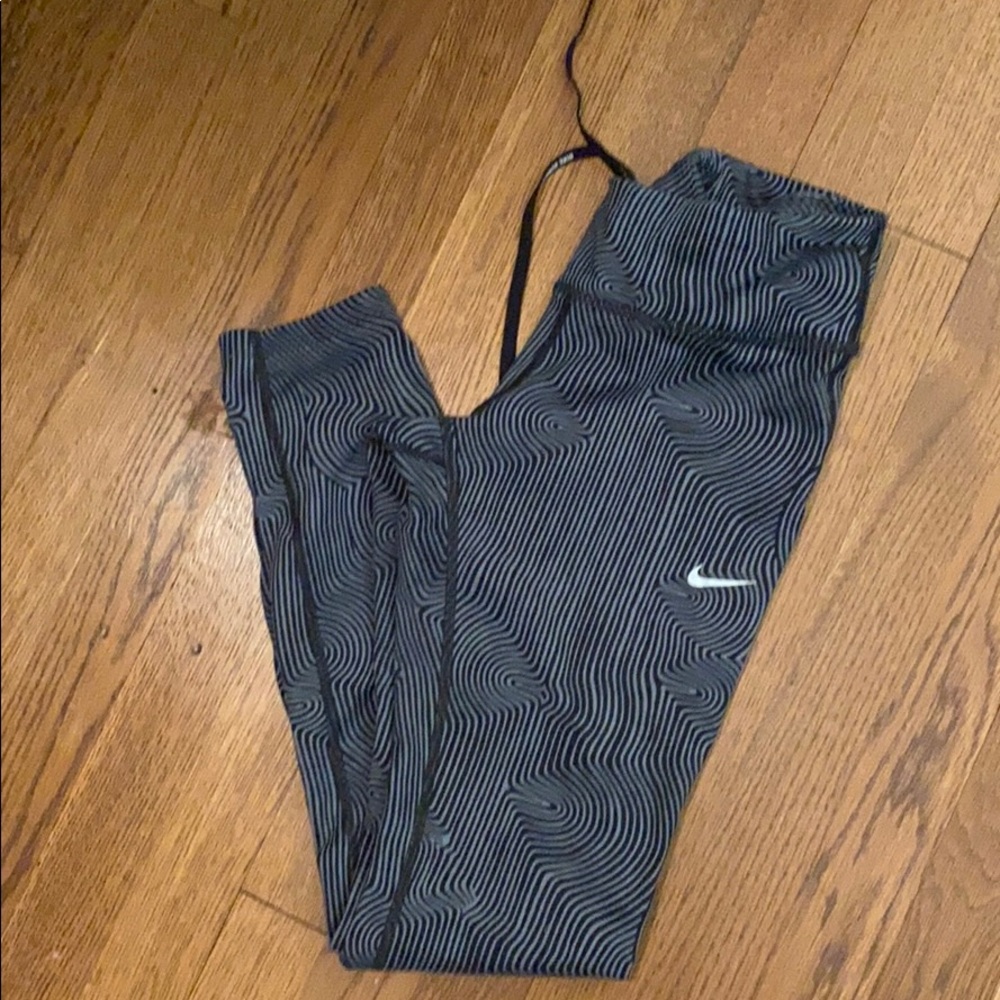 Black and grey running tights